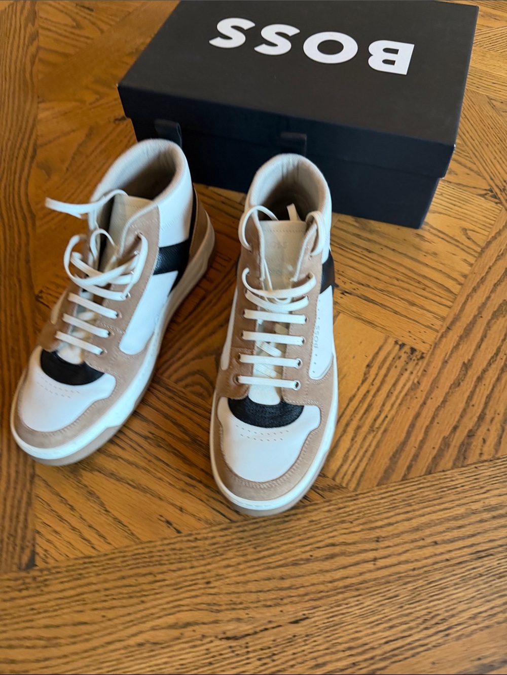 BOSS Men's Leather sneakers Baltimore Hito. White, Tan & Black High-Top Sneakers